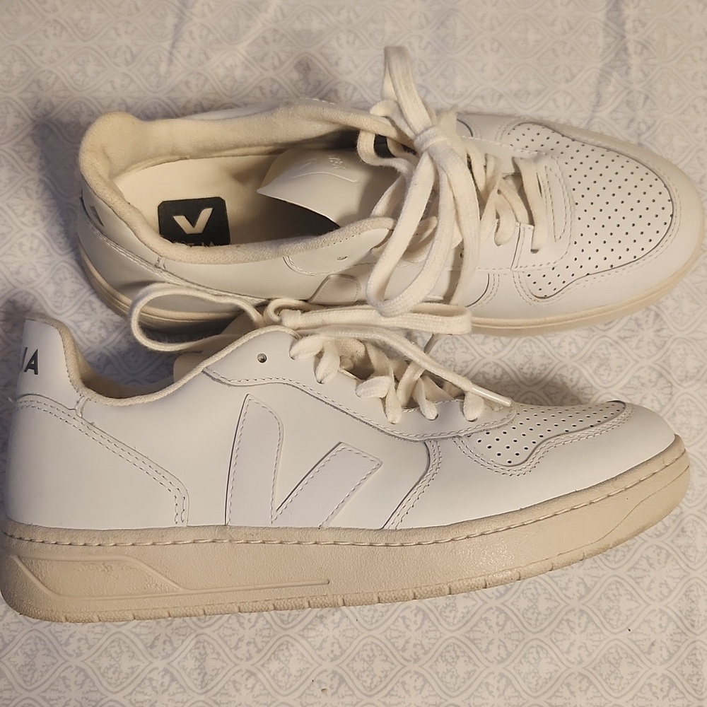 Veja V-10 All White Low Top Lace Up Sneakers Size 37/6 Women